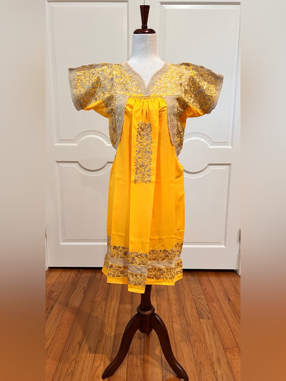 San Antonino gala Dress,Oax,Mexican dress Hand Embroidered with Silk threads.